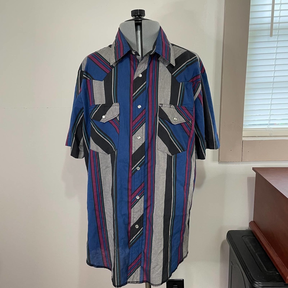 COPY - Vintage Wrangler Pearl Snap Short Sleeve Shirt Size Medium